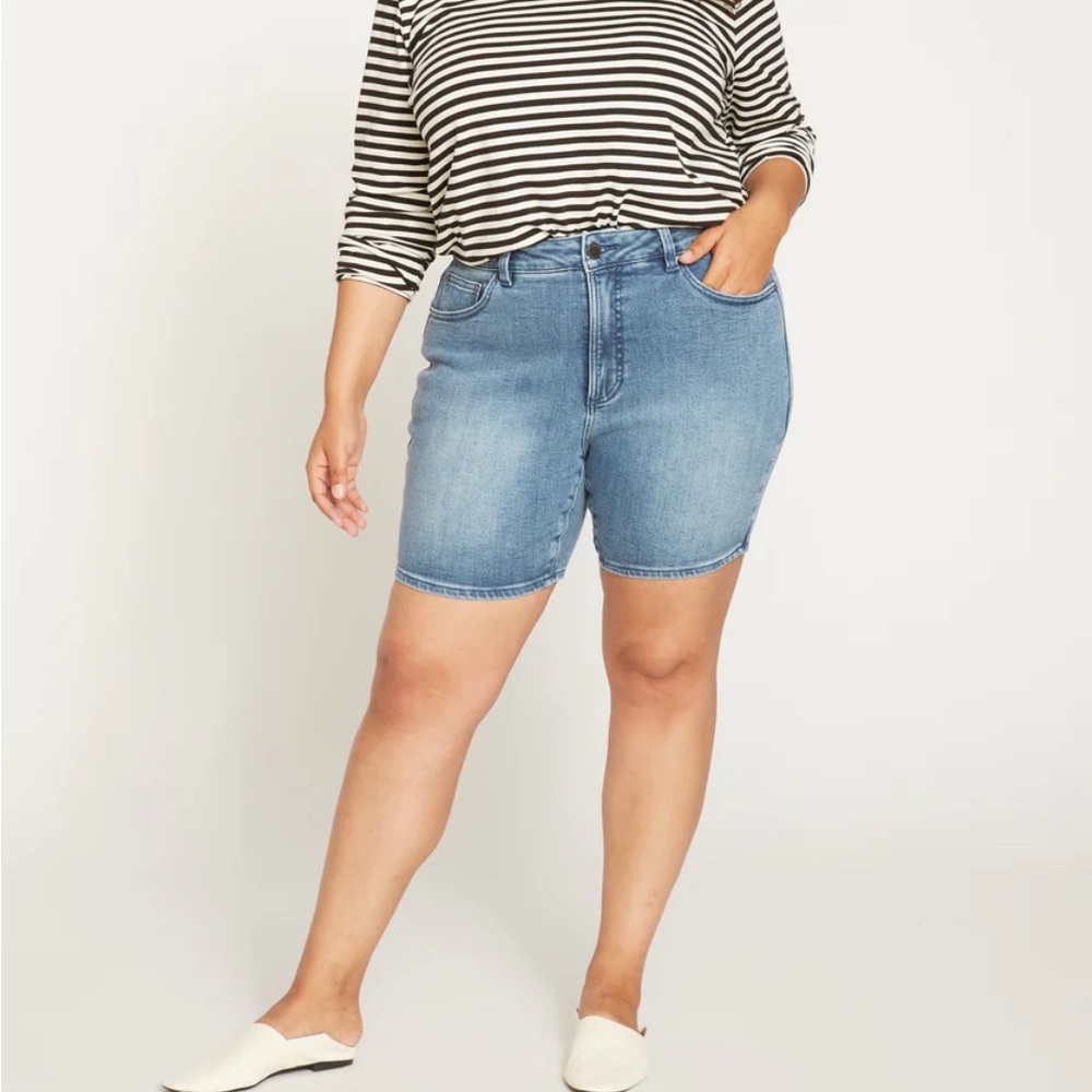 Joni High Rise Curve Slim Leg Shorts